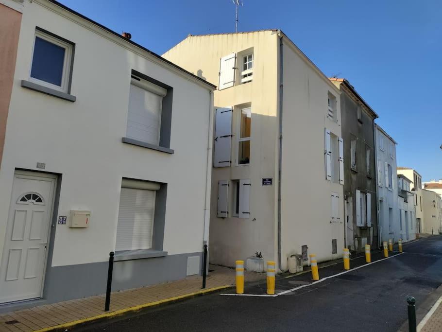 DUPLEX 2* HYPER-CENTRE Style Industriel à 2 pas de la plage + PARKING INCLUS  Les Sables-dʼOlonne Exterior foto